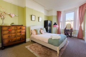 5-Bed House with distant sea views in Plymouth